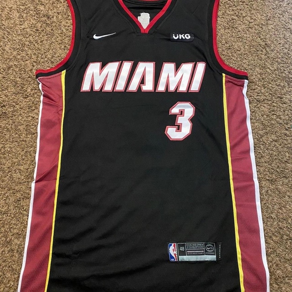 Dwayne Wade Miami Heat Jersey Men’s Size Medium